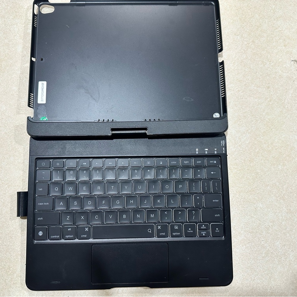 Black Keyboard Case for Tablet - Picture 2 of 4